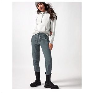 Athleta Headlands Hybrid Trek Jogger metro gray size 10 inseam 29 in. EUC